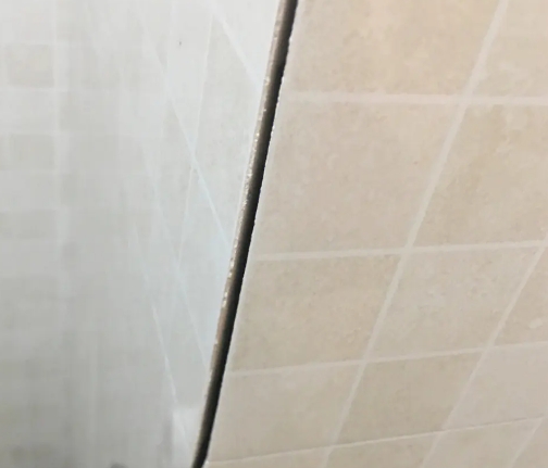 科尔沁右翼前瓷砖空鼓维修公司分享阳台瓷砖脱落的修复过程可以分为以下几个步骤